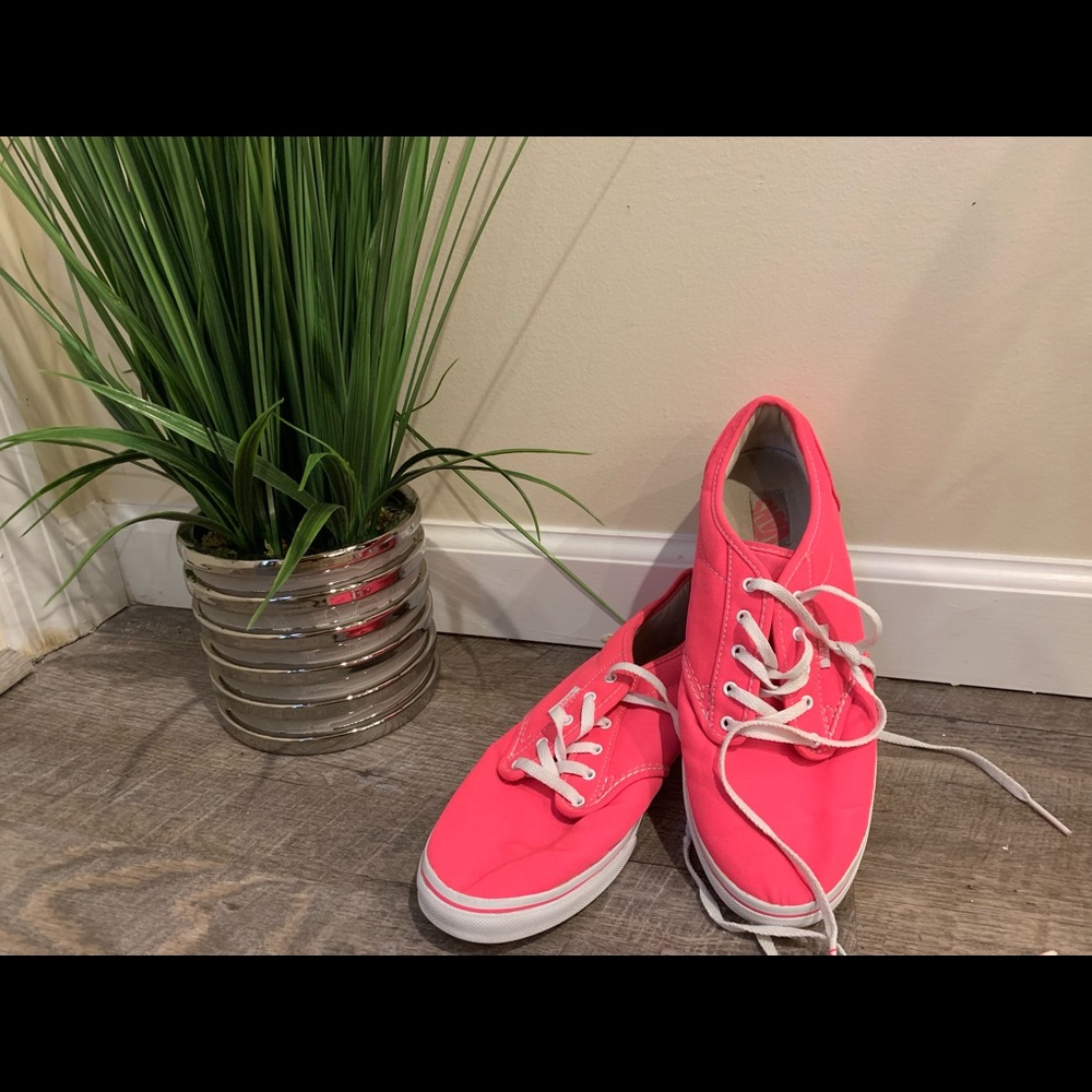 new Pink Vans💗SIZE 8